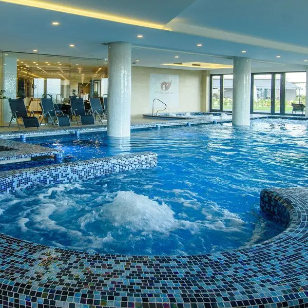 Elite Design Studio - 312x495mm Ezarri Pool Mosaic - Cocktail Blue Lagoon 25mm Gloss
