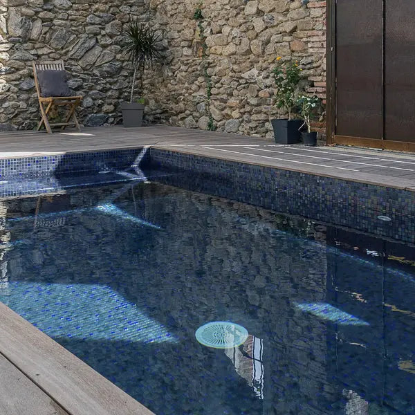 Elite Design Studio - 312x495mm Ezarri Pool Mosaic - Cocktail Blue Moon 25mm Gloss