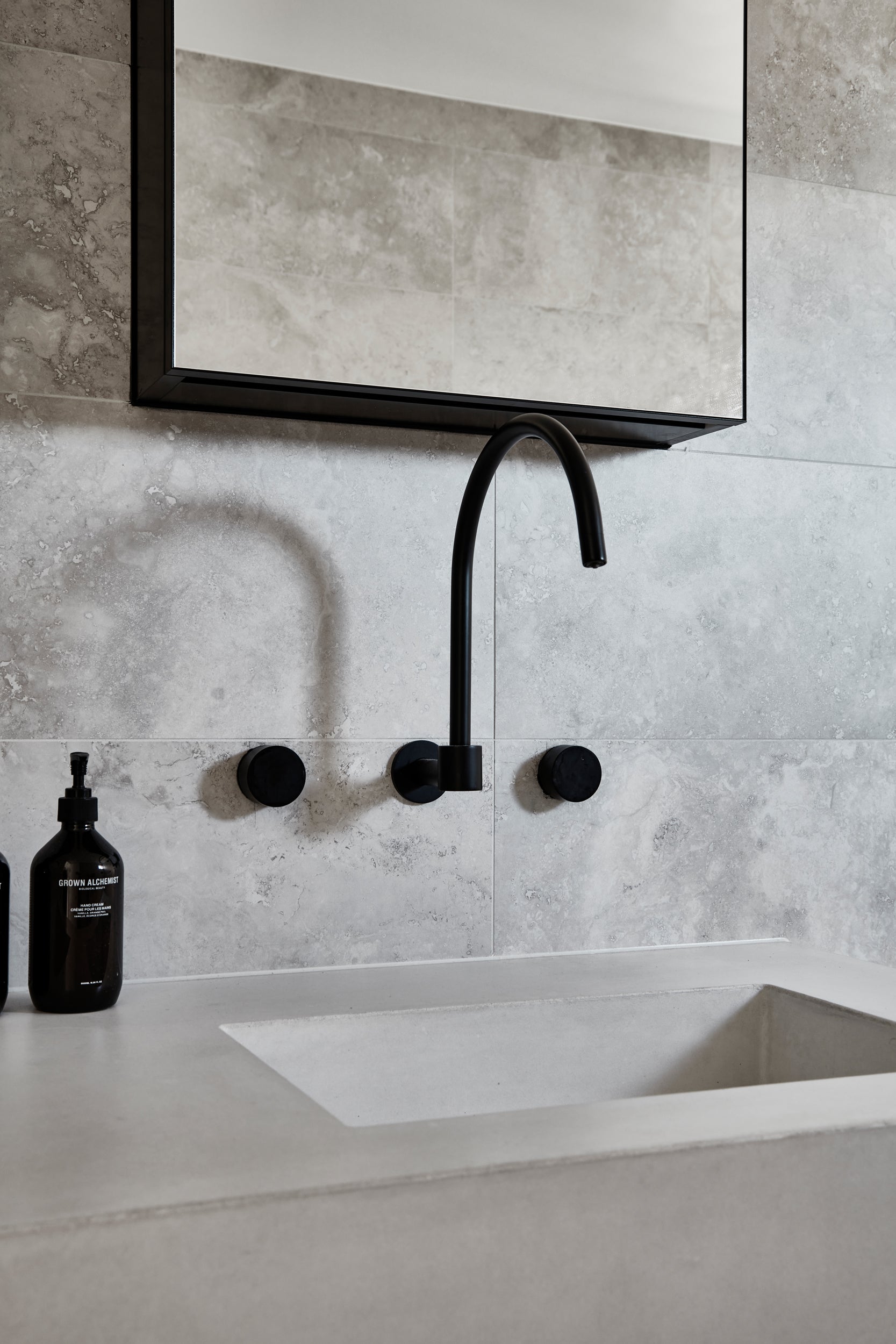 Meir Circular Wall Taps Matte Black
