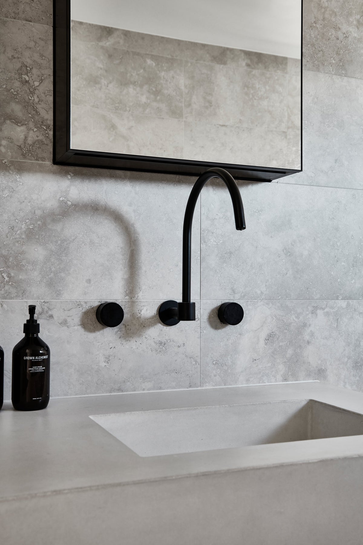 Meir Circular Wall Taps Matte Black
