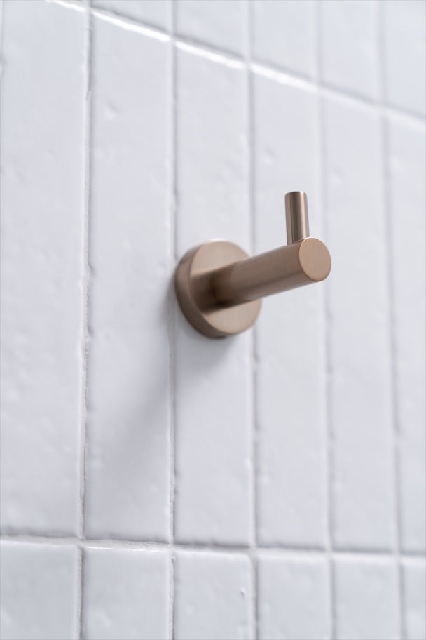 Meir Round Robe Hook Champagne