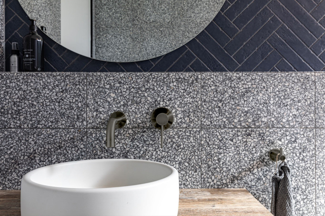 Meir Round Robe Hook Shadow Gunmetal