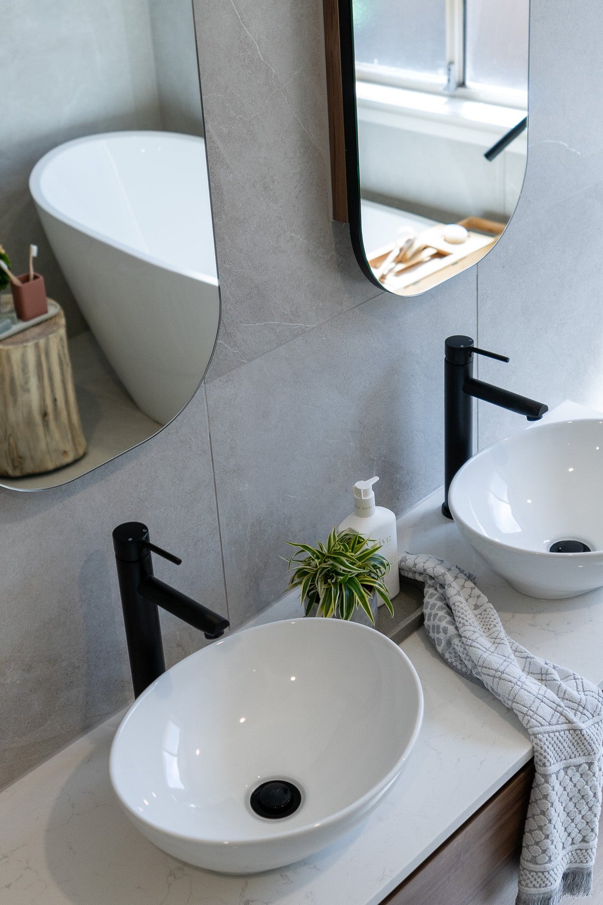 Meir Round Tall Basin Mixer Matte Black